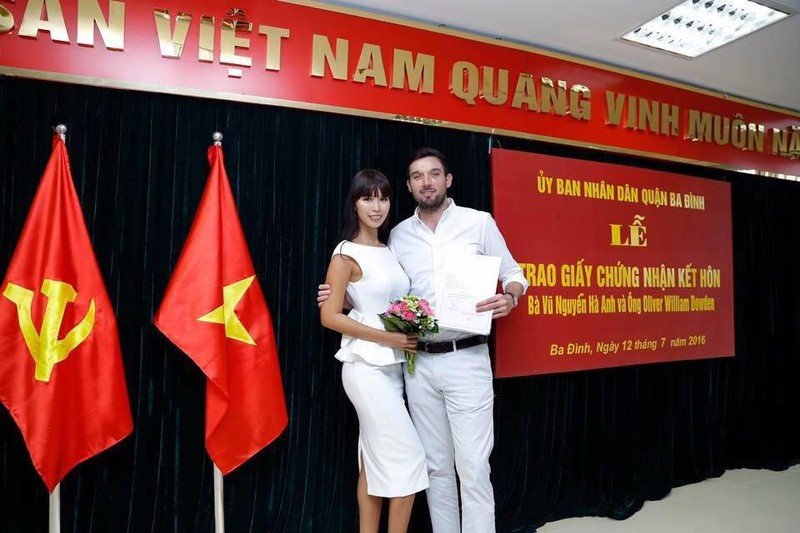 Ha Anh gian di voi ao dai trong dam hoi-Hinh-8