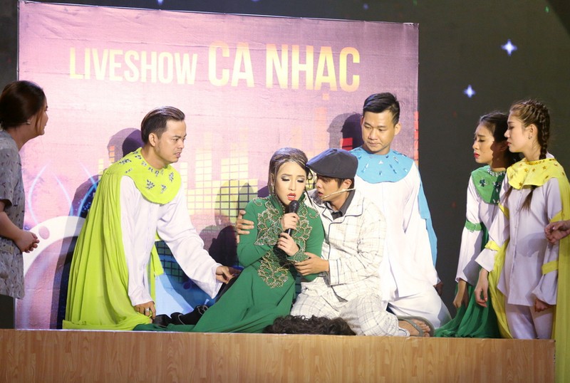 Roi nuoc mat nghe Hoai Linh tam su chuyen chay show kiet suc-Hinh-7