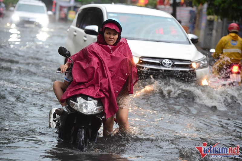 Du bao thoi tiet 7/9: Ha Noi nang som, Da Nang va TP.HCM don dap mua