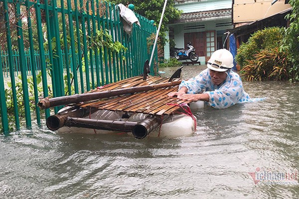 Du bao thoi tiet 27/9: Bao so 4 do bo, Trung Bo mua trang troi