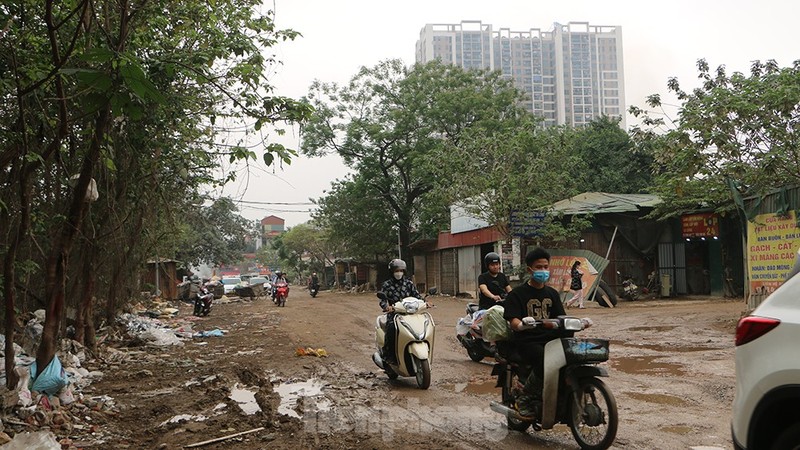 Ha Noi: Duong Nguyen Canh Di chang chit o ga-Hinh-11