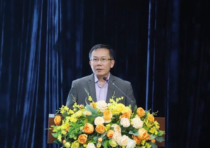 GS.TSKH. Nguyen Ngoc Thanh nhan Huan chuong Cong trang cao quy