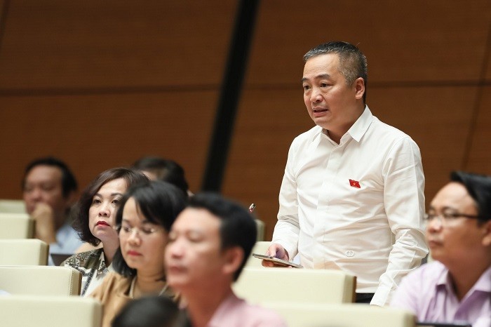 ĐBQH Nguyễn Lân Hiếu: Bất hợp lý về chính sách “bóp nghẹt” y tế xã, phường DBQH Nguyen Lan Hieu: Bat hop ly ve chinh sach “bop nghet” y te xa, phuong