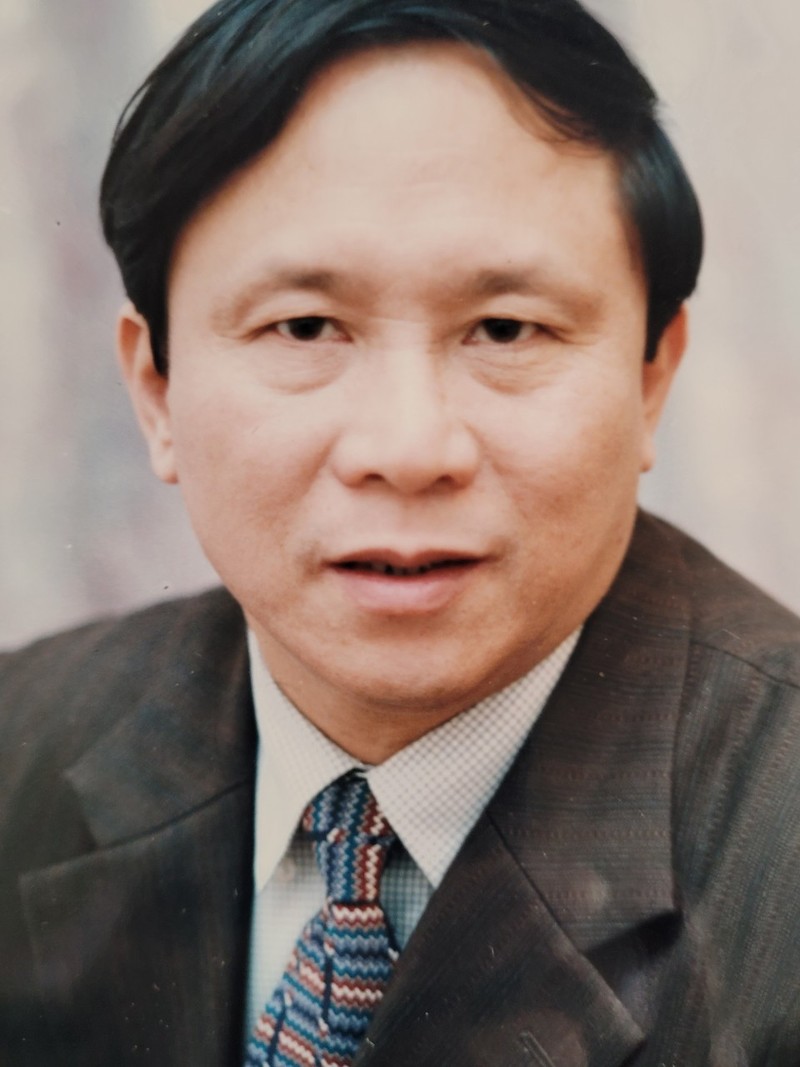Từ vụ Ý Nhi: Ứng xử của hoa hậu phải ngang tầm sắc đẹp? - Hình 3 Tu vu Y Nhi: Ung xu cua hoa hau phai ngang tam sac dep?-Hinh-3