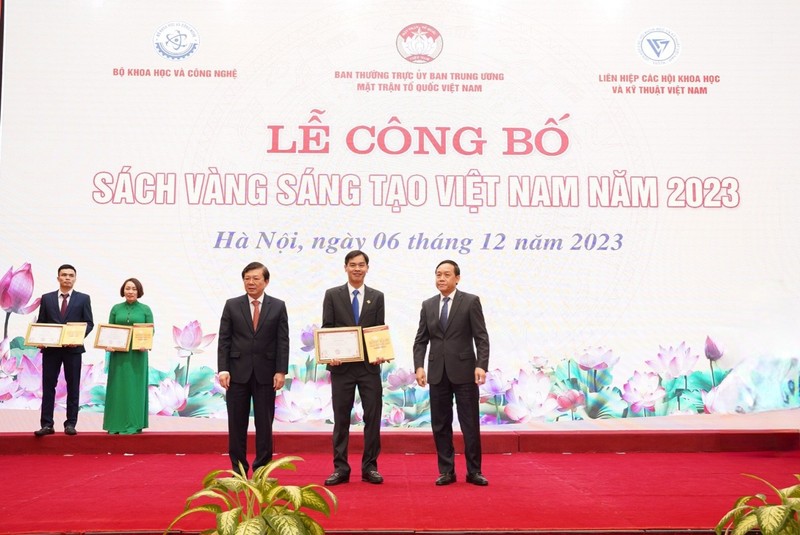 Pho Giam doc Vinacomin Vuong Minh Thu: Tran tro voi... cong nhan mo-Hinh-2