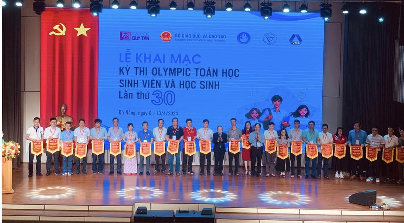 Khai mac Olympic Toan hoc sinh vien: Tang ky luc thi sinh du thi