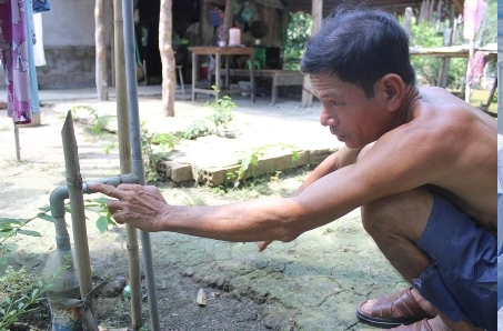 Bat ngo gieng “thoi” ra lua, tiep tuc xi khi la sau lap-Hinh-12