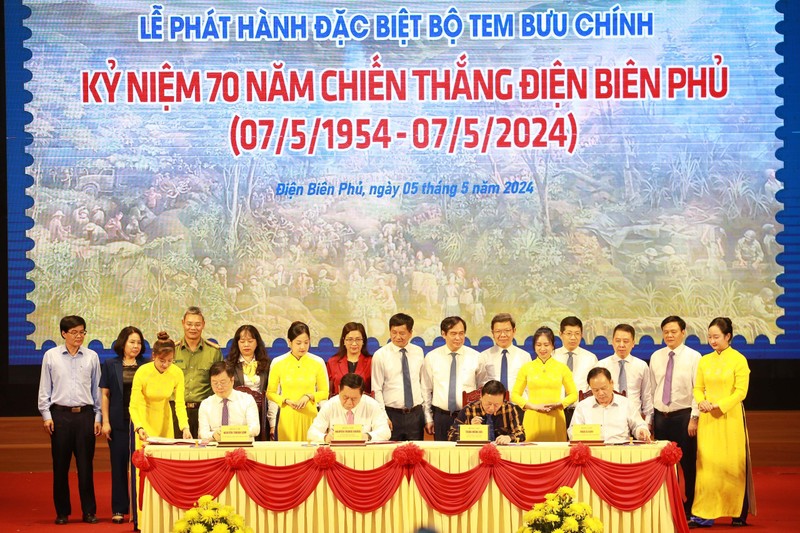 Phat hanh bo tem dac biet ky niem 70 nam Chien thang Dien Bien Phu