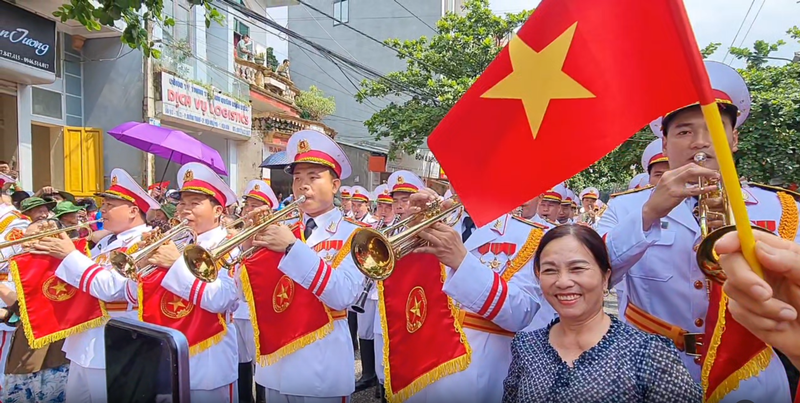 Hoa chung nhip tu hao ngay ky niem 70 nam chien thang Dien Bien Phu-Hinh-13