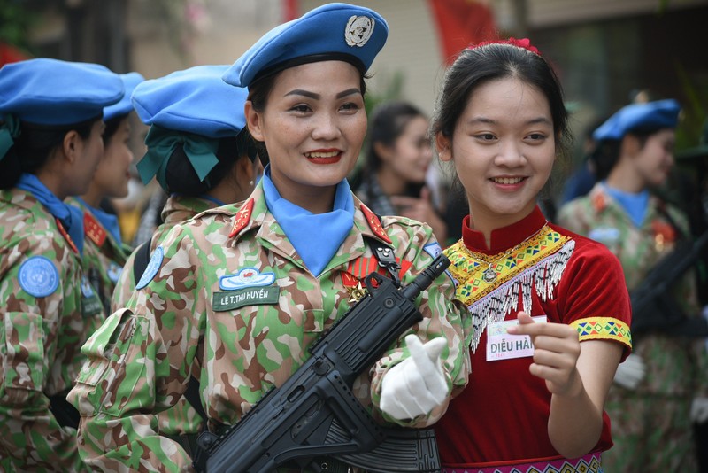 Tiep noi tinh than “tat ca cho tien tuyen” tren dat Dien Bien anh hung-Hinh-3