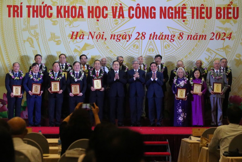 Le ton vinh tri thuc Khoa hoc va Cong nghe tieu bieu nam 2024-Hinh-20