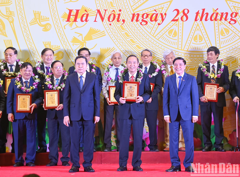 Le ton vinh tri thuc Khoa hoc va Cong nghe tieu bieu nam 2024-Hinh-23