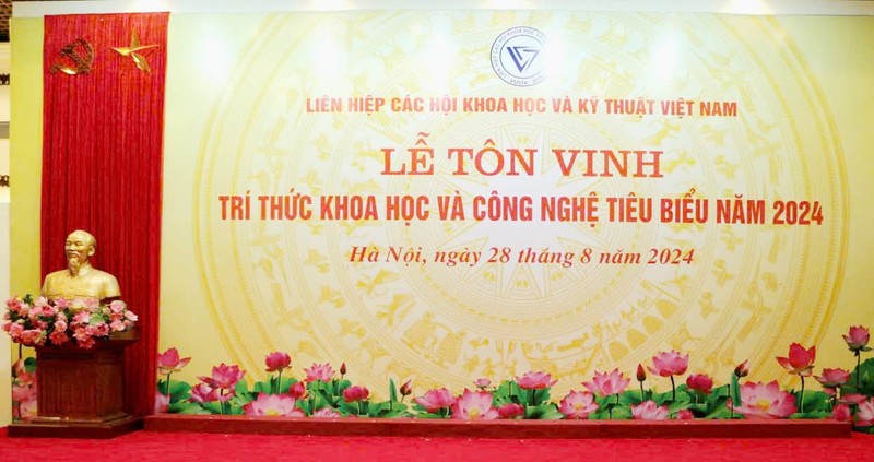 Le ton vinh tri thuc Khoa hoc va Cong nghe tieu bieu nam 2024-Hinh-24