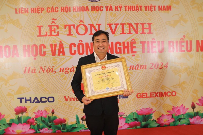 Le ton vinh tri thuc Khoa hoc va Cong nghe tieu bieu nam 2024-Hinh-4