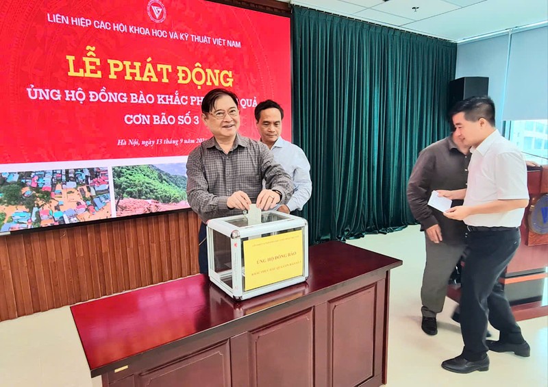 VUSTA phat dong ung ho dong bao khac phuc hau qua con bao so 3 Yagi