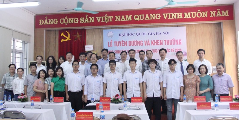 Tuyen duong 9 hoc sinh chuyen KHTN thi Olympic Quoc te xuat sac-Hinh-2