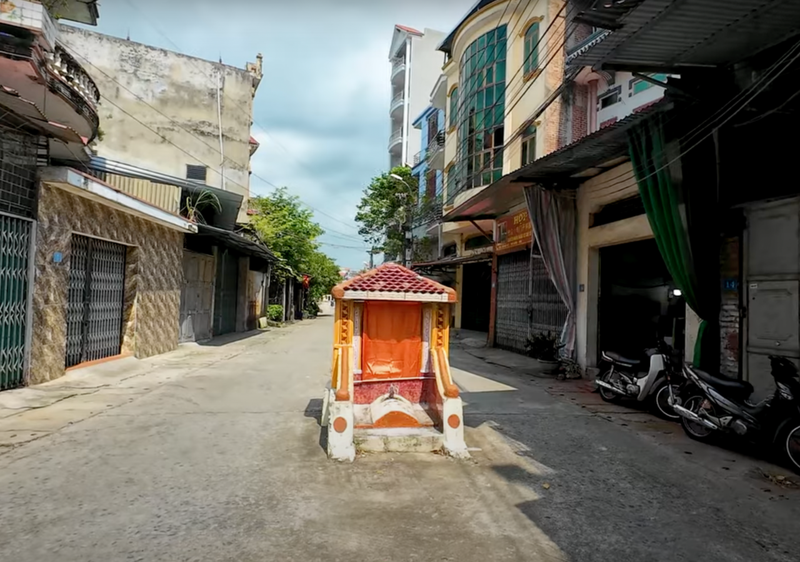 Chuyen ky bi ve ngoi mo co giua duong vao lang ty phu-Hinh-7