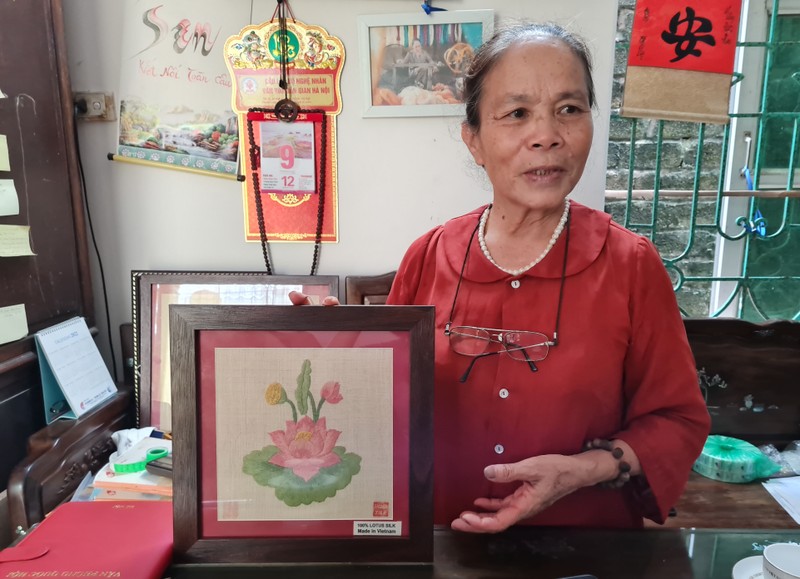 Nghe nhan Phan Thi Thuan: Doc dao ky thuat det lua to sen