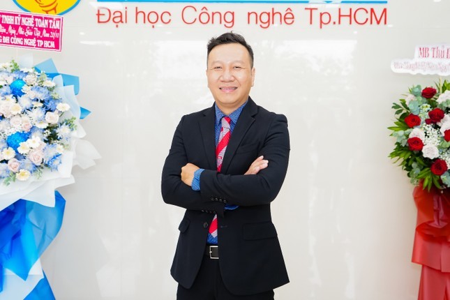 TS. Phung Van Phuc: Nguoi thay lot top 1% nha khoa hoc hang dau TG