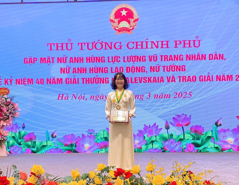 PGS.TS Dang Thi My Dung: Chinh phuc cong nghe in phun nano Viet Nam