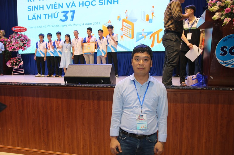 Bất ngờ cách học của "chàng trai vàng" Olympic Toán sinh viên 2025 - Hình 3 Bat ngo cach hoc cua