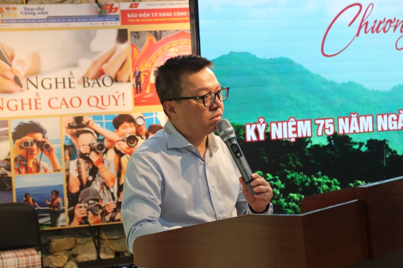 Nhà báo Lê Quốc Minh: Mỗi nhà báo phải trở thành chiến sĩ trên không gian mạng - Hình 3 Nha bao Le Quoc Minh: Moi nha bao phai tro thanh chien si tren khong gian mang-Hinh-3