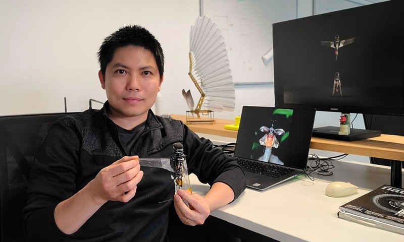 TS Phan Hoàng Vũ : "Cha đẻ" robot siêu nhỏ bay như côn trùng TS Phan Hoang Vu :