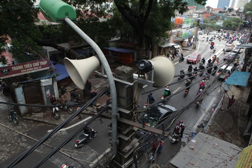 Nhung hinh anh sieu an tuong ve Loa phuong Ha Noi-Hinh-11