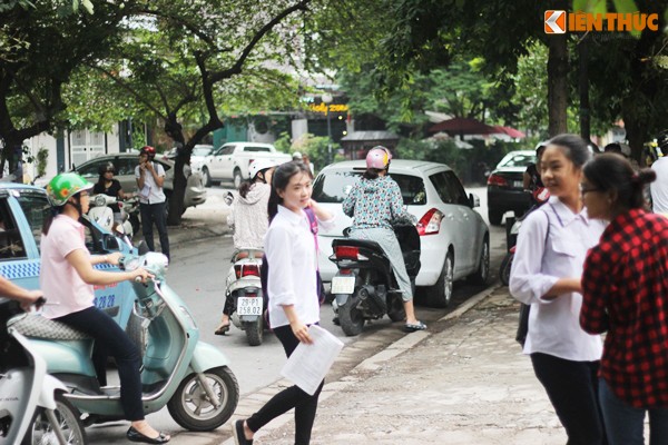 Ha Noi: Nhieu thi sinh den diem thi vao lop 10 tu sang som