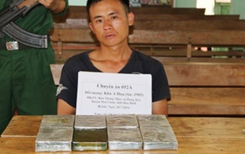 Bat doi tuong nguoi Mong van chuyen 8 banh heroin