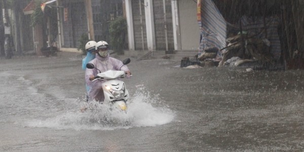 Anh Duong pho Ha Noi tiep tuc ngap sau do bao so 3-Hinh-9