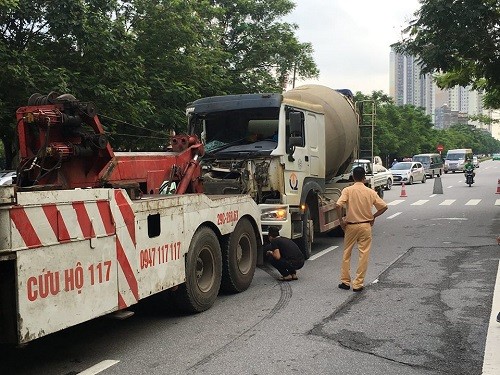 Ha Noi Xe bon nat dau vi huc duoi xe bus-Hinh-5