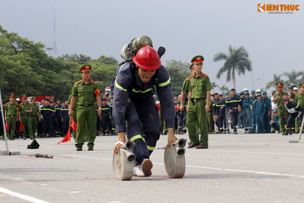 Muc kich hang nghin chien si PCCC cuu hoa o My Dinh-Hinh-10