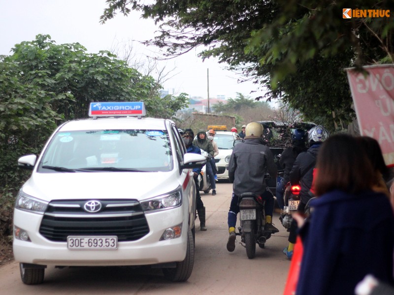 Anh: Nguoi dan Ha Noi no nuc den vuon hoa chup anh Tet