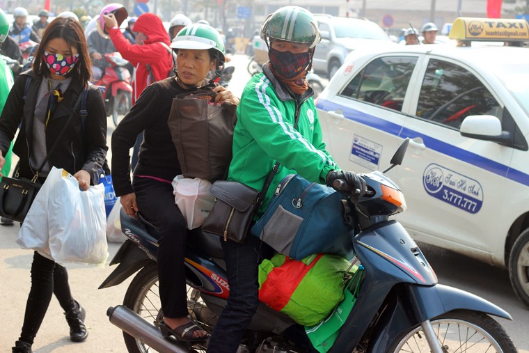 Nguoi dan linh kinh do dac roi Ha Noi ve que an Tet-Hinh-3