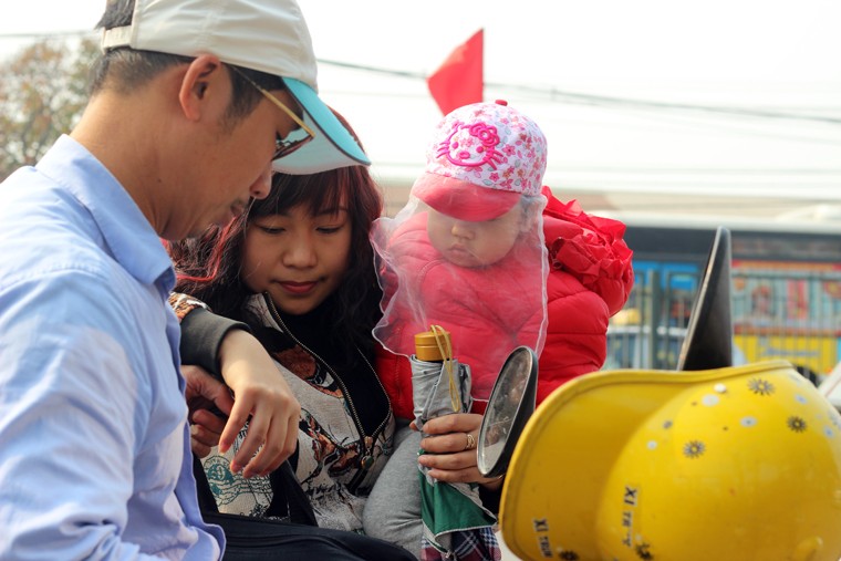 Nguoi dan linh kinh do dac roi Ha Noi ve que an Tet-Hinh-6