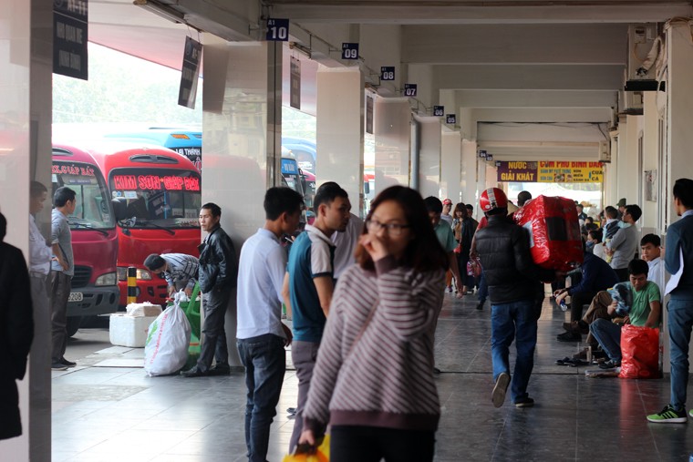 Nguoi dan linh kinh do dac roi Ha Noi ve que an Tet-Hinh-8