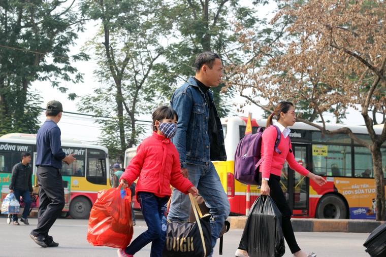 Nguoi dan linh kinh do dac roi Ha Noi ve que an Tet