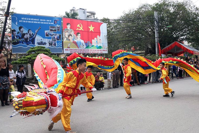 Anh: Nguoi Ha Noi hao hung voi man dien “con di danh bong“-Hinh-11