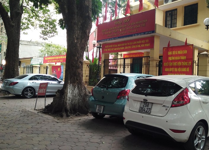 Chum anh: Cac diem trong giu xe oto “nuot gon” via he Ha Noi-Hinh-3