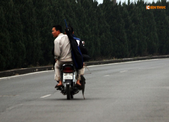 Anh: Dan lieu mang du day xuong dap thuy dien Hoa Binh cau ca-Hinh-14