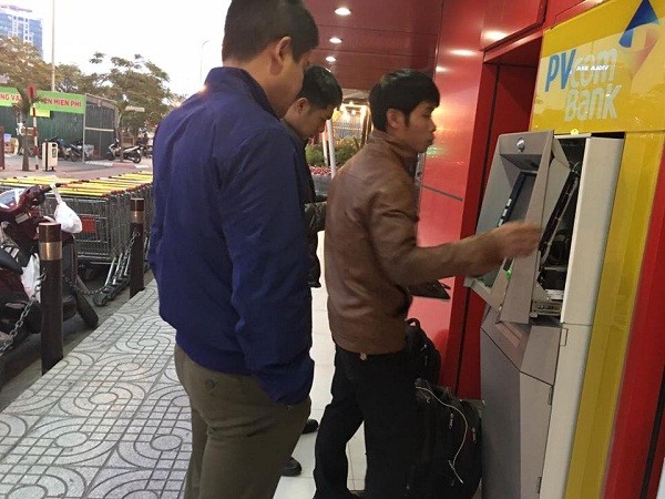 Su that cay ATM PVcomBank nha ra toan giay in chu 500 nghin-Hinh-2