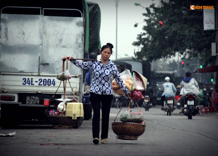 Anh: Nhung nguoi phu nu khong biet den hoa ngay 8/3-Hinh-2