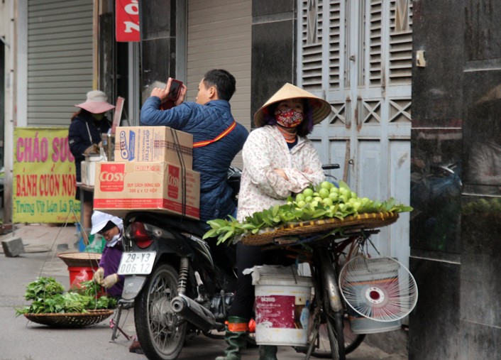 Anh: Cong an mai di dep via he, hang rong quay tru so phuong-Hinh-10