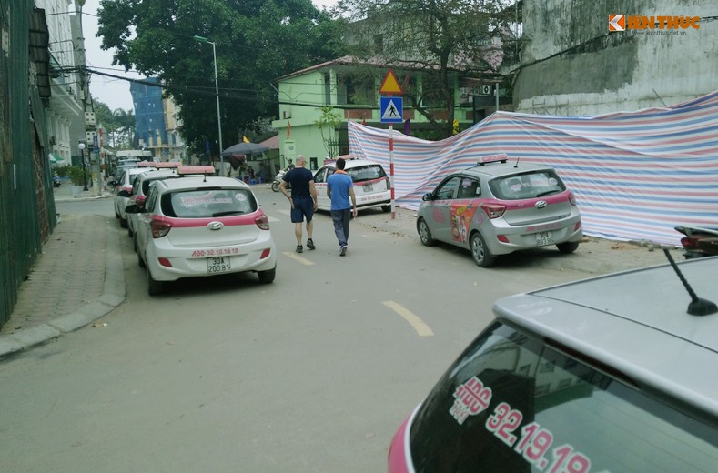 Chum anh: Taxi dung do vo toi va, dai nao duong pho Ha Noi-Hinh-3