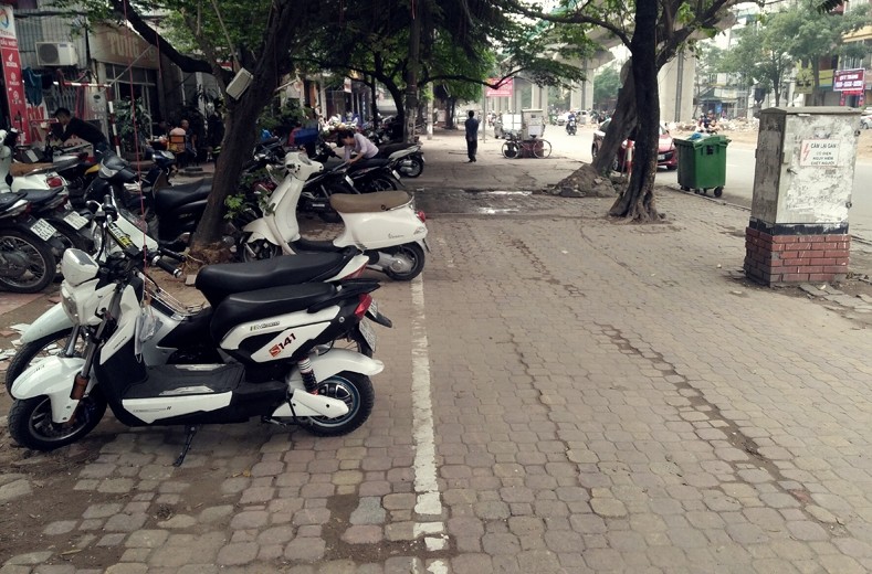 Anh: Via he Ha Noi ra sao sau mot thang ra quan 