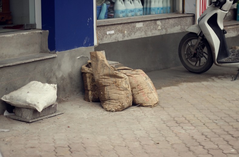 Anh: Via he Ha Noi ra sao sau mot thang ra quan 