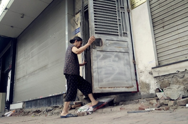 Anh: Via he Ha Noi ra sao sau mot thang ra quan 