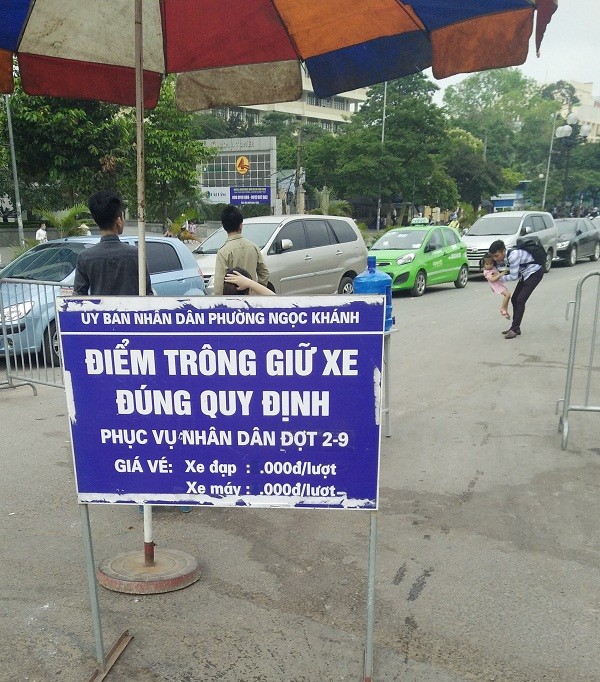 Di choi 30/4: Gui xe vao Thu Le bi “chat chem” truoc mat cong an-Hinh-3
