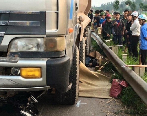 Lai xe lan lan dam chet hai nguoi o Bac Giang ra trinh dien